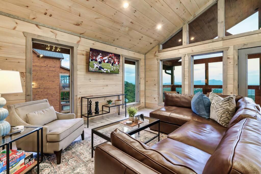 Mountain Vista Lodge: Luxury Cabin with Hot Tub and Scenic Views Sevierville Exterior photo