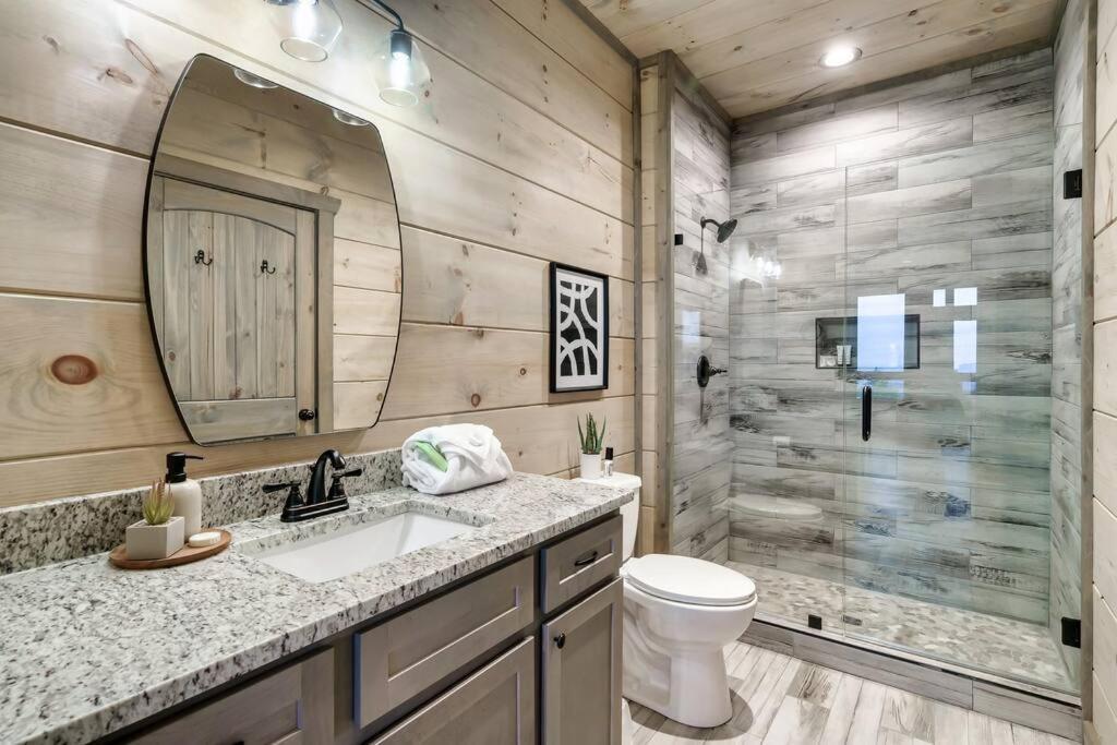 Mountain Vista Lodge: Luxury Cabin with Hot Tub and Scenic Views Sevierville Exterior photo