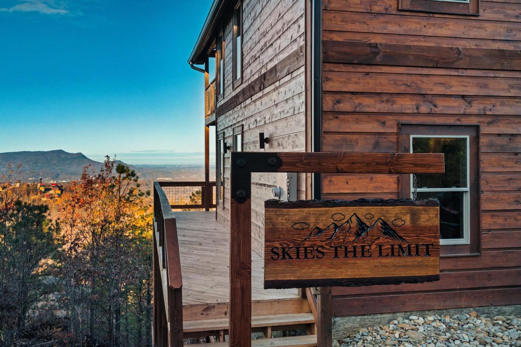 Mountain Vista Lodge: Luxury Cabin with Hot Tub and Scenic Views Sevierville Exterior photo